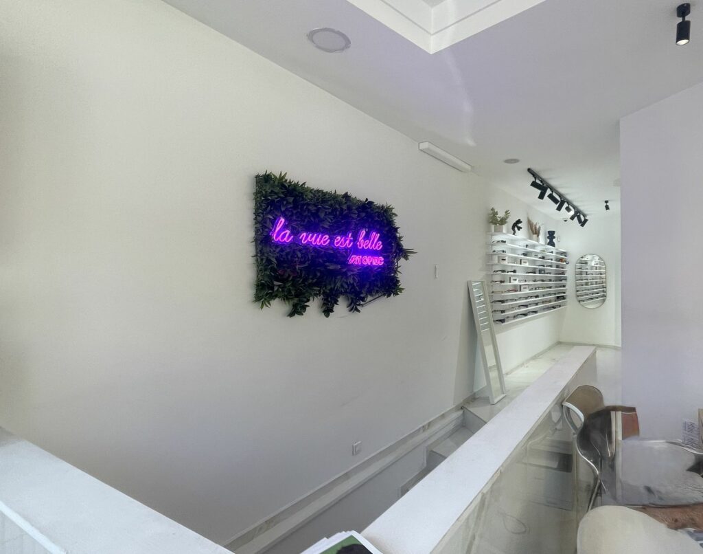 Boutique d’opticien avant travaux à Paris 11e — Aménagement complet d'une boutique d'optique