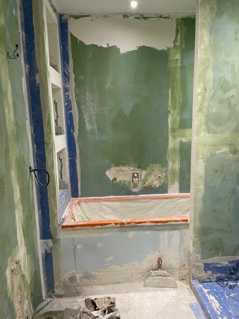 Salle de bain avant travaux à Paris 16e - Art Eco Conseil