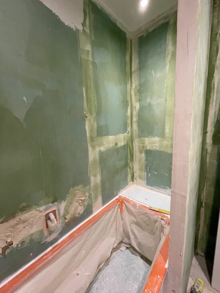 Salle de bain avant travaux à Paris 16e - Art Eco Conseil