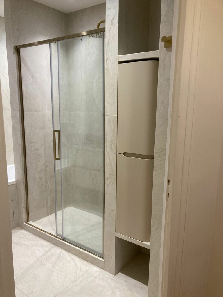 Salle de bain après travaux à Paris 16e - Art Eco Conseil