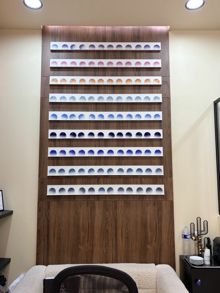 Menuiserie sur mesure dans une boutique d’opticien à Paris 18e — Art Eco Conseil